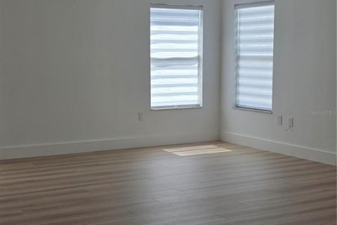Villa ou maison à louer à Orlando, Floride: 5 chambres, 315.12 m2 № 2305210 - photo 18