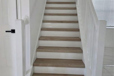 Villa ou maison à louer à Orlando, Floride: 5 chambres, 315.12 m2 № 2305210 - photo 8