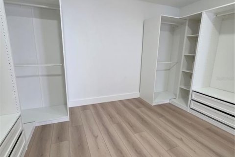 Villa ou maison à louer à Orlando, Floride: 5 chambres, 315.12 m2 № 2305210 - photo 22