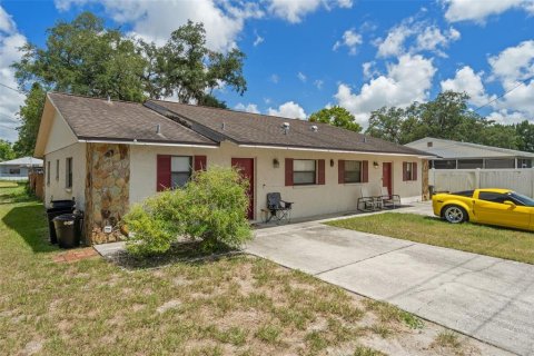 Commercial property in New Port Richey, Florida 4 bedrooms, 201.23 sq.m. № 2316887
