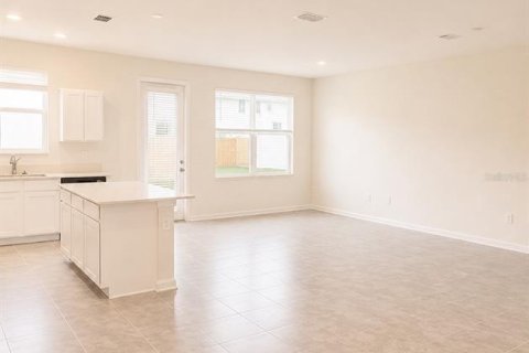 Touwnhouse à vendre à Davenport, Floride: 3 chambres, 173.17 m2 № 2412722 - photo 5