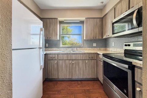 Condo in Tampa, Florida, 4 bedrooms  № 2141872 - photo 8