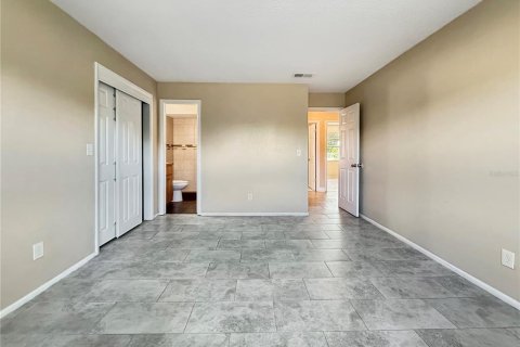 Condo in Tampa, Florida, 4 bedrooms  № 2141872 - photo 28