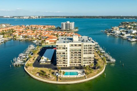 Condo in Clearwater, Florida, 2 bedrooms  № 1566559 - photo 1