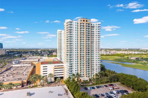 Купить кондоминиум в Халландейл-Бич, Флорида 3 спальни, 148.36м2, № 1992965 - фото 30