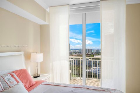 Купить кондоминиум в Халландейл-Бич, Флорида 3 спальни, 148.36м2, № 1992965 - фото 23