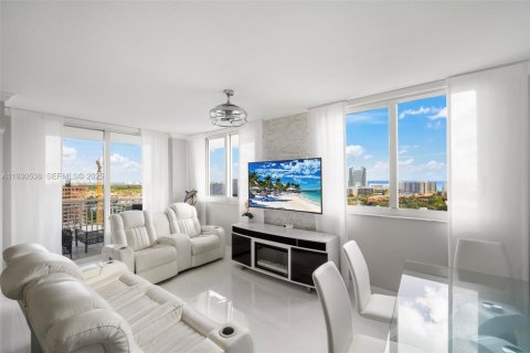 Купить кондоминиум в Халландейл-Бич, Флорида 3 спальни, 148.36м2, № 1992965 - фото 8