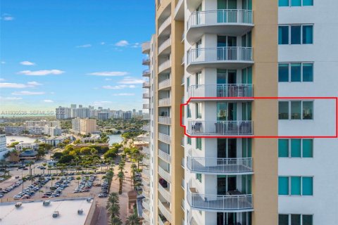 Купить кондоминиум в Халландейл-Бич, Флорида 3 спальни, 148.36м2, № 1992965 - фото 29