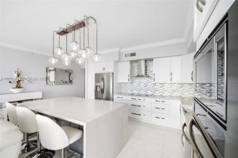 Купить кондоминиум в Халландейл-Бич, Флорида 3 спальни, 148.36м2, № 1992965 - фото 4