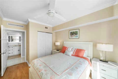 Купить кондоминиум в Халландейл-Бич, Флорида 3 спальни, 148.36м2, № 1992965 - фото 24