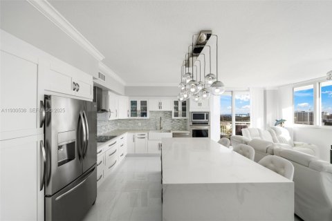 Купить кондоминиум в Халландейл-Бич, Флорида 3 спальни, 148.36м2, № 1992965 - фото 2