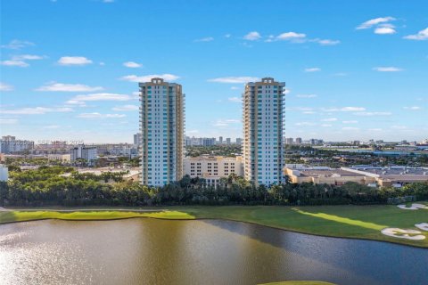 Купить кондоминиум в Халландейл-Бич, Флорида 3 спальни, 148.36м2, № 1992965 - фото 27