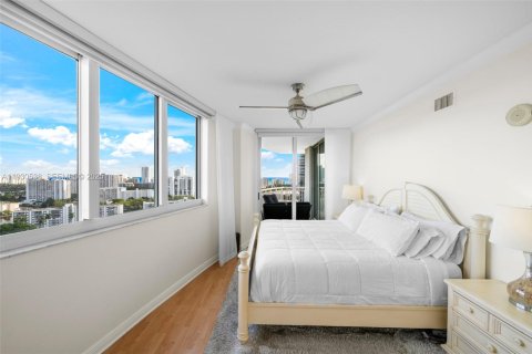 Купить кондоминиум в Халландейл-Бич, Флорида 3 спальни, 148.36м2, № 1992965 - фото 10