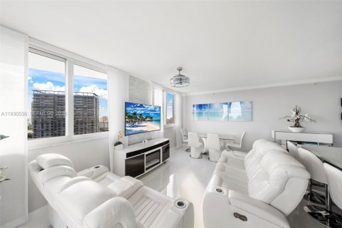 Купить кондоминиум в Халландейл-Бич, Флорида 3 спальни, 148.36м2, № 1992965 - фото 5