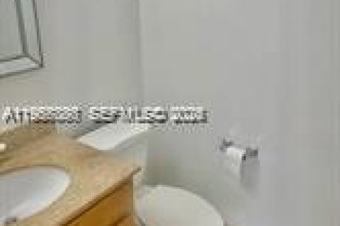 House in Miami, Florida 3 bedrooms, 326.64 sq.m. № 2011412 - photo 7