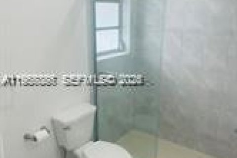 House in Miami, Florida 3 bedrooms, 326.64 sq.m. № 2011412 - photo 11