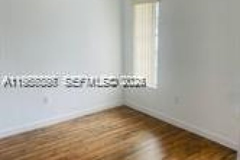 House in Miami, Florida 3 bedrooms, 326.64 sq.m. № 2011412 - photo 10