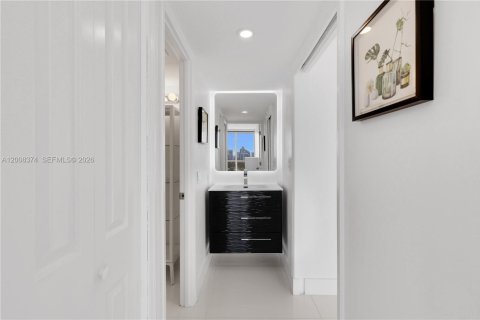 Condo in Aventura, Florida, 2 bedrooms № 2091094 - photo 29