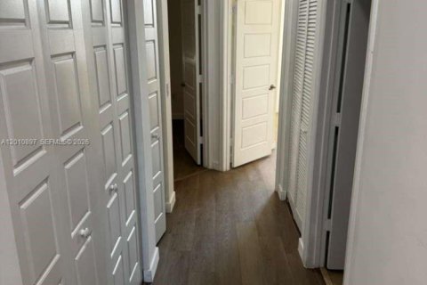 House in Miami, Florida 3 bedrooms, 167.97 sq.m. № 2073760 - photo 9