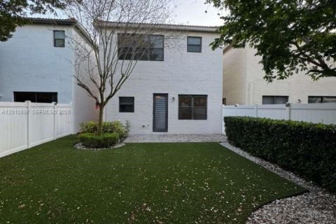 House in Miami, Florida 3 bedrooms, 167.97 sq.m. № 2073760 - photo 19