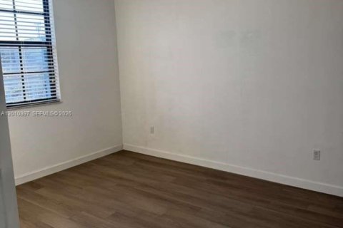 House in Miami, Florida 3 bedrooms, 167.97 sq.m. № 2073760 - photo 16