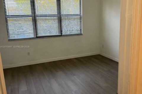 House in Miami, Florida 3 bedrooms, 167.97 sq.m. № 2073760 - photo 10