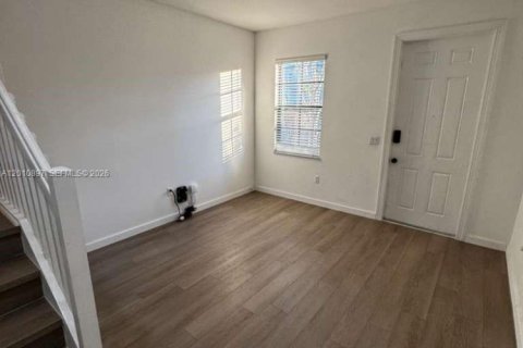 House in Miami, Florida 3 bedrooms, 167.97 sq.m. № 2073760 - photo 4