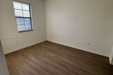 House in Miami, Florida 3 bedrooms, 167.97 sq.m. № 2073760 - photo 15