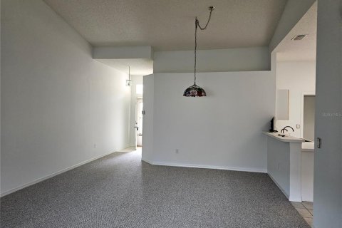 Condo in Sun City Center, Florida, 2 bedrooms  № 1899344 - photo 4