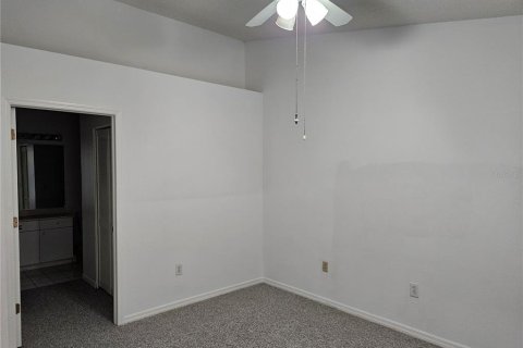 Condo in Sun City Center, Florida, 2 bedrooms  № 1899344 - photo 15