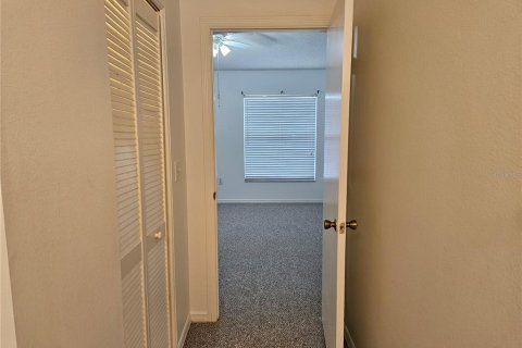 Condo in Sun City Center, Florida, 2 bedrooms  № 1899344 - photo 17
