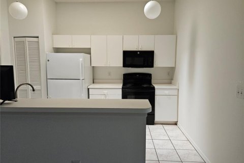 Condo in Sun City Center, Florida, 2 bedrooms  № 1899344 - photo 5