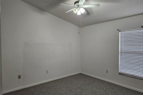 Condo in Sun City Center, Florida, 2 bedrooms  № 1899344 - photo 14