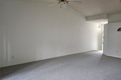 Condo in Sun City Center, Florida, 2 bedrooms  № 1899344 - photo 3