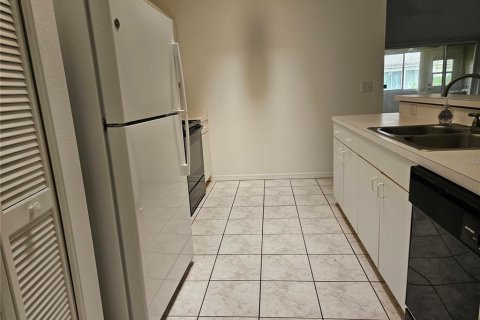 Condo in Sun City Center, Florida, 2 bedrooms  № 1899344 - photo 8