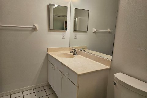 Condo in Sun City Center, Florida, 2 bedrooms  № 1899344 - photo 18