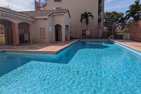 Condo in Miami, Florida, 2 bedrooms № 1812313 - photo 3