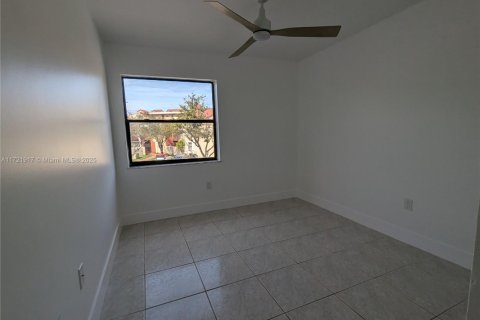 Condo in Miami, Florida, 2 bedrooms № 1812313 - photo 9