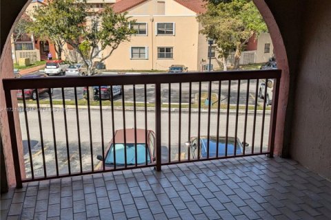 Condo in Miami, Florida, 2 bedrooms № 1812313 - photo 14