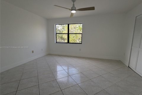 Condo in Miami, Florida, 2 bedrooms № 1812313 - photo 11
