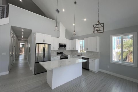 House in Tavernier, Florida 4 bedrooms, 180.51 sq.m. № 1786162 - photo 7