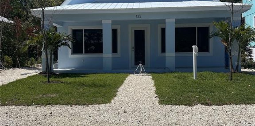 House in Tavernier, Florida 4 bedrooms, 180.51 sq.m. № 1786162