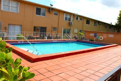Condo in Hialeah, Florida, 1 bedroom  № 1980235 - photo 30