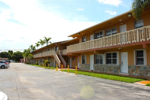 Condo in Hialeah, Florida, 1 bedroom  № 1980235 - photo 6