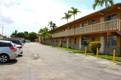 Condo in Hialeah, Florida, 1 bedroom  № 1980235 - photo 8