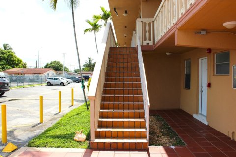 Condo in Hialeah, Florida, 1 bedroom  № 1980235 - photo 14
