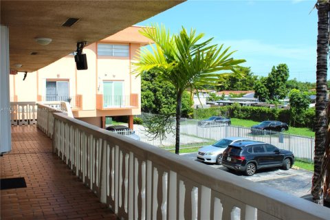 Condo in Hialeah, Florida, 1 bedroom  № 1980235 - photo 18