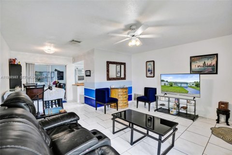 Купить виллу или дом в Тамарак, Флорида 2 спальни, 93.09м2, № 1995706 - фото 8