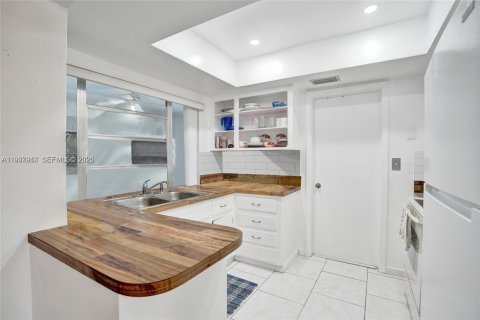 Купить виллу или дом в Тамарак, Флорида 2 спальни, 93.09м2, № 1995706 - фото 12