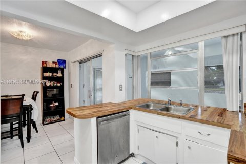 Купить виллу или дом в Тамарак, Флорида 2 спальни, 93.09м2, № 1995706 - фото 11